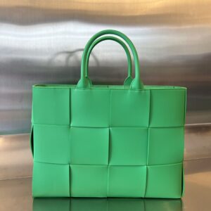 보테가 (징) 아르코 토트 중형 인트레치오 가죽 토트백 그린 729244