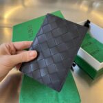 보테가 베네타 (징) 클래식 패스포트 케이스 블랙 607482