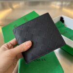 보테가 (징) 중간 너비 편직 단지갑 블랙 605721