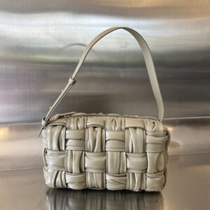 보테가 (징) 2022FW 시즌 손잡이 가방 고급 유광 소가죽 베이지 717090