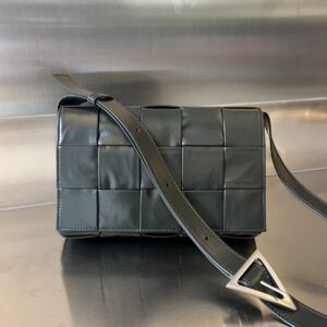 보테가 (징) 카세트 삼각扣 오일 왁스 소가죽 백 그레이 667298