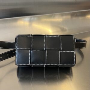 보테가 (징) 카세트 미니 블랙 화이트 스티치 소가죽 백 738000