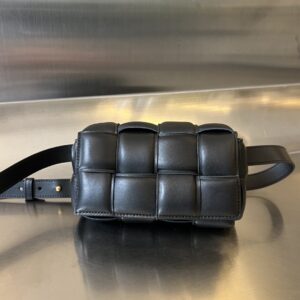 보테가 (징) 미니 카세트 블랙 양가죽 백 710075