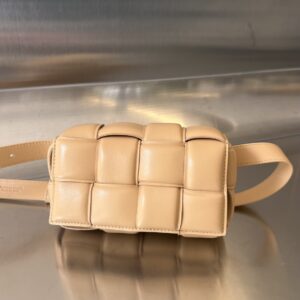 보테가 (징) 미니 카세트 크림 소가죽 백 710075