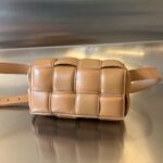 보테가 (징) 미니 카세트 토프 블랙 소가죽 백 710075