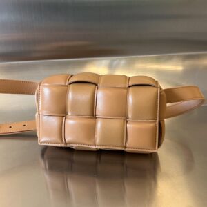 보테가 (징) 미니 카세트 토프 블랙 소가죽 백 710075