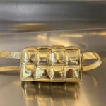 보테가 (징) 미니 카세트 금색 양가죽 백 710075