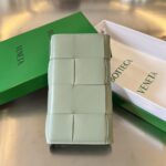 보테가 (징) 남성 대편格 접이식 지갑 소가죽 연두 679845