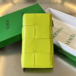 보테가 (징) 남성 대형 체크 접이식 지갑 소가죽 노랑 679845