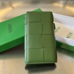 보테가 (징) 남성 대형 체크 접이식 지갑 소가죽 그린 679845