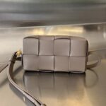 보테가 (징) 카세트 모바일 백 베이지 755031