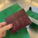 보테가 (징) 신상 편직 카드 지갑 소가죽 와인 731956