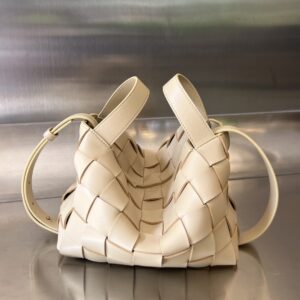 보테가 (징) 2023 신상 볼링백 소가죽 크림 755132