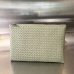 보테가 (징) 클래식 편직 손가방 업그레이드 아이보리 522430