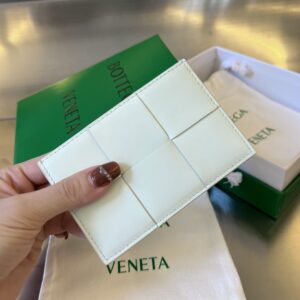 보테가 (징) 대형 체크 카드 지갑 소가죽 아이보리 649597