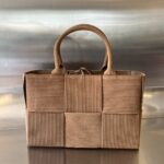 보테가 (징) 아르코 토트 브라운 코듀로이 백 757822