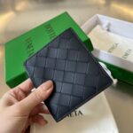 보테가 (징) 두折 수직형 짧은 지갑 소가죽 블랙 749400