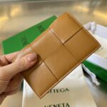 보테가 (징) 대형 편직 명함 지갑 소가죽 브라운 651396