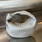 보테가 (징) 조디 중형 실버 양가죽 백 690225