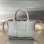 보테가 (징) 미니 토트백 소가죽 그레이