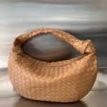 보테가 (징) 조디 대형 베이지 양가죽 백 600261