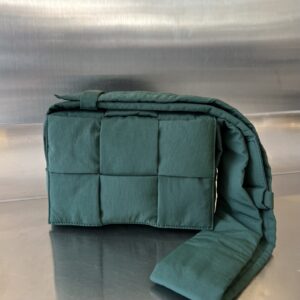 보테가 (징) 니트 패딩 숄더백 그린 755182