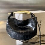 보테가 (징) 한정판 악어가죽 샤르딘 블랙 757824