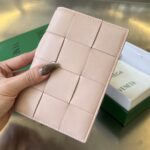 보테가 베네타 (징) 캐시미어 패스포트 홀더 핑크 777046