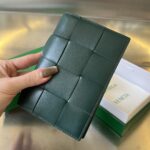 보테가 베네타 (징) 캐시미어 패스포트 홀더 그린 777046