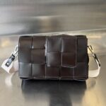 보테가 (징) 2합 1백 남녀공용 소가죽 슬링백 브라운 741777