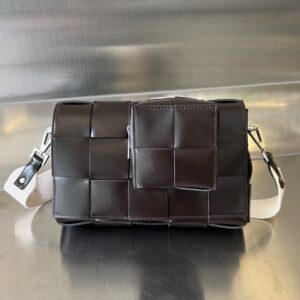 보테가 (징) 2합 1백 남녀공용 소가죽 슬링백 브라운 741777