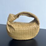 보테가 (징) 조디 미디움 베이지 양가죽 백 690225