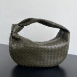 보테가 (징) 조디 대형 올리브 그린 양가죽 백 600261