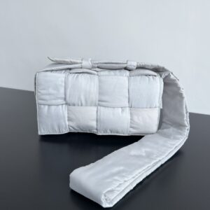 보테가 (징) 카세트 나일론 토푸백 화이트 628951