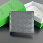 보테가 (징) 중간 너비 편직 단지갑 그레이 605721