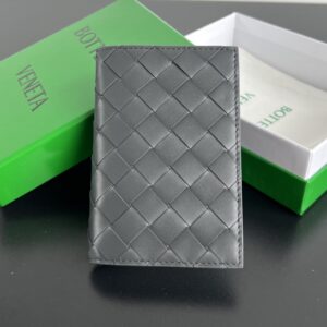 보테가 (징) 클래식 패스포트 케이스 소가죽 그레이 607482