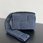 보테가 (징) 신형 스티치 나일론 백 블루 795675