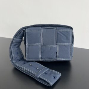 보테가 (징) 신형 스티치 나일론 백 블루 795675