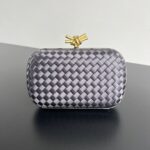 보테가 (징) BV Knot 미니 클러치 실버 실크 위빙 717622