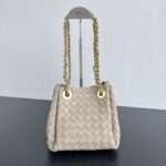 보테가 (징) 체인 드롭백 크림 양가죽 817175