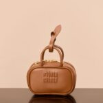 미우미우 (팬더) 소가죽 미니 백 건너색 5NR036