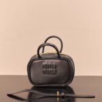 미우미우 (팬더) 소가죽 작은 크로스백 블랙 5NR036