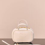 미우미우 (팬더) 소가죽 미니 백 화이트 5NR036