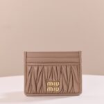 미우미우 (팬더) 카드 지갑 베이지 Matelassé 양가죽 5MC076