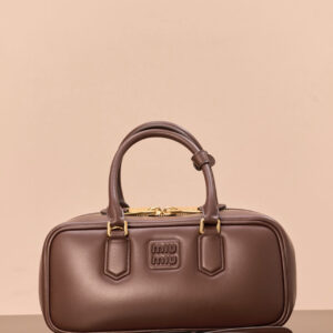 미우미우 (팬더) 아르카디에 중형 소가죽 백 석송색 5BB148