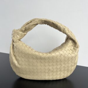 보테가 (징) 조디 대형 베이지 양가죽 백 600261