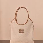 미우미우 (팬더) 아이비 대형 토트백 크림 5BQ231