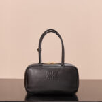 미우미우 (팬더) 비오 중형 블랙 소가죽 백 5BB172