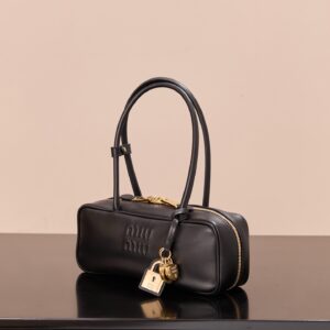 미우미우 (팬더) 비우 공문백 스몰 블랙 5BB173