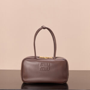 미우미우 (팬더) 비오 중형 브라운 소가죽 공문백 5BB172